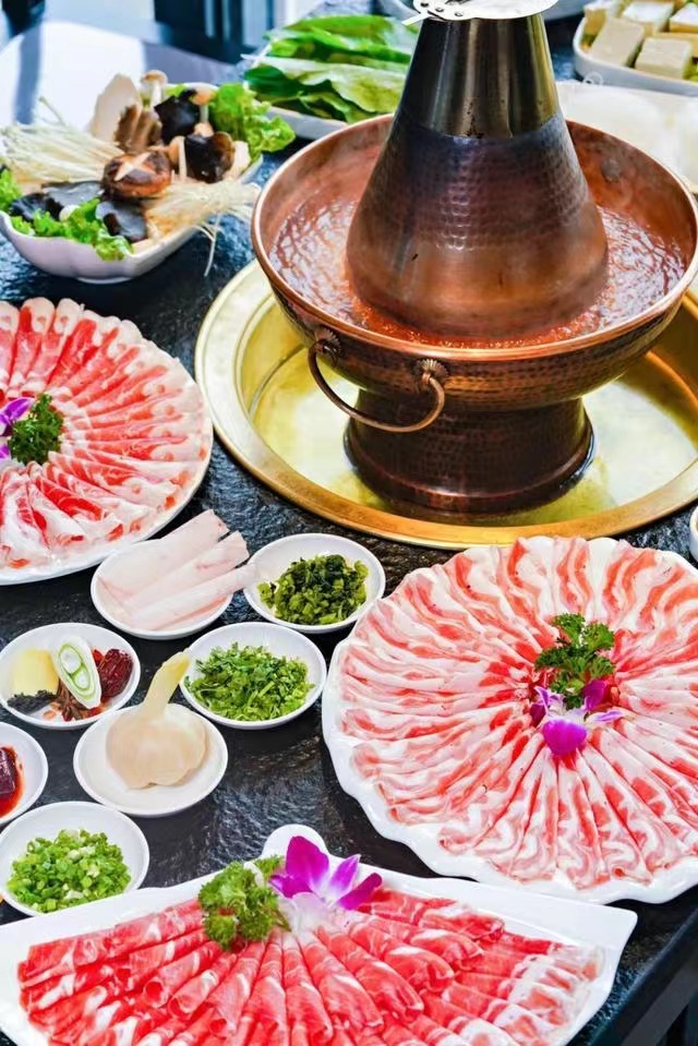 中国火锅有分为六大派30多个种类，来看看你吃过几种？ 1